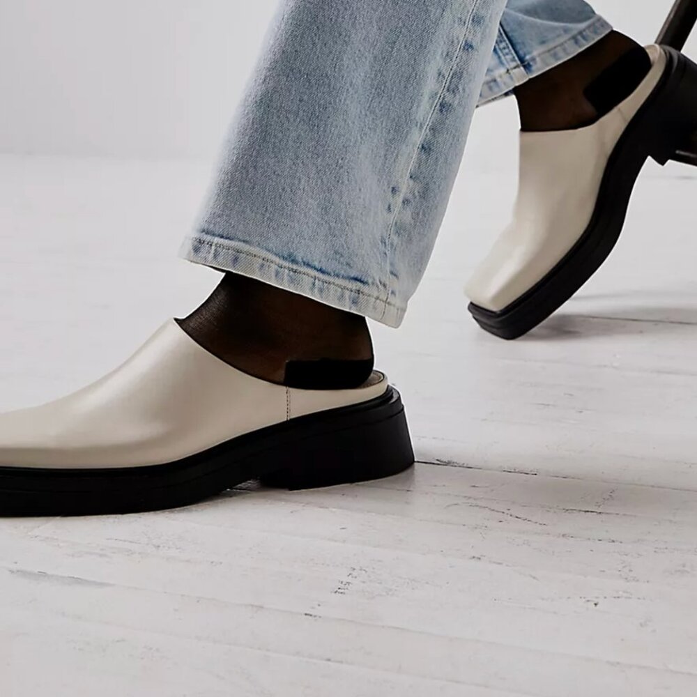 Vagabond Shoemakers Eyra Mules in white leather